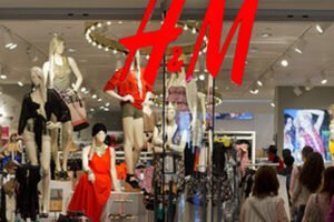 Swedish fashion retail giant H&M has opened its second store in India which is bigger than the first in New Delhi. The first was recently launched at the Select Citywalk Mall at Saket in South Delhi, while the second will open at The Ambience Mall, Vasant Kunj, in South-West Delhi. This will be the brand’s biggest Indian store so far with a total area of 28,000 sq ft on three floors. As part of its plans to celebrate the store opening, H&M will offer gift cards of Rs.7,000 to its first seven customers, gift cards of Rs.700 to the next 300 customers and a limited edition H&M India tote bag on the opening day. Popping up of the high-end multinational brand stores across the metros and big cities brings in fresh business opportunities for signage companies engaging in in-shop designs, displays and related jobs.