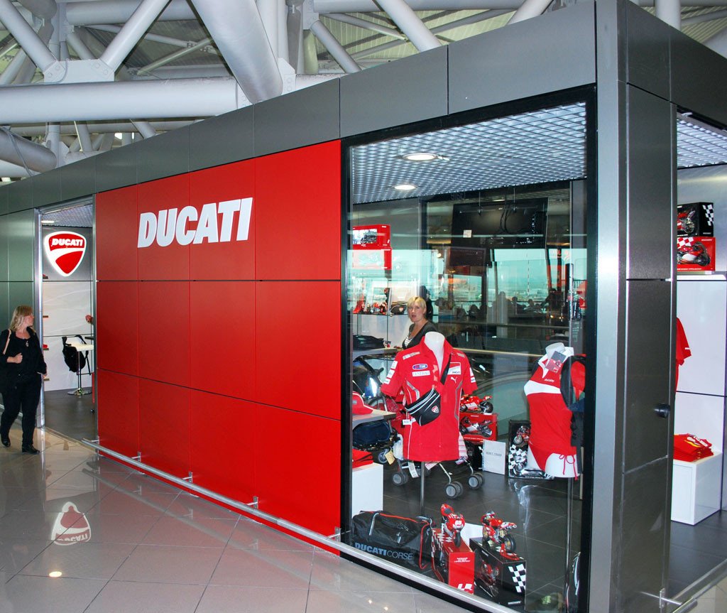 070711 ducati shop fiumicino 2