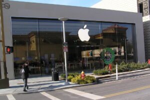 Apple plans to set up its own retail outlets in India