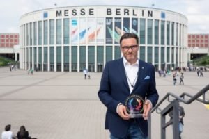 Durst P5 250 HS flatbed hybrid printer wins EDP Award