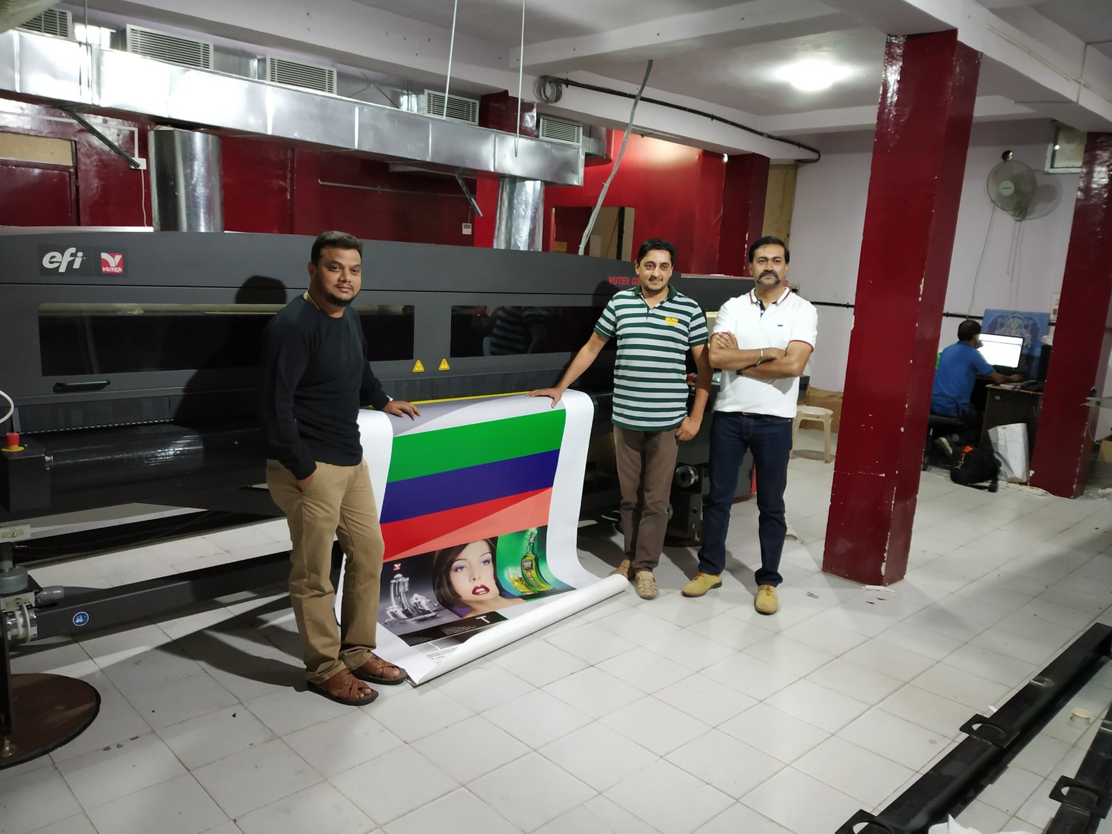 You are currently viewing Arrow Digital delivers Efi Vutek GS3200 hybrid printer to Pixel 2 Print