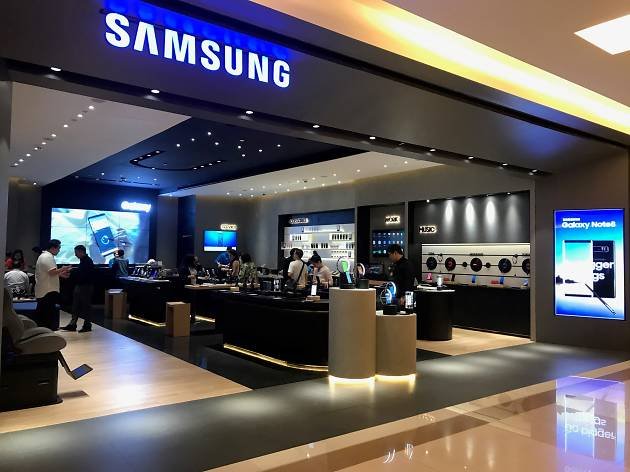 You are currently viewing Samsung eyeing large-format mobile experience centres in India
