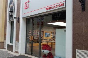 OnePlus to open 100 Experience Stores across India