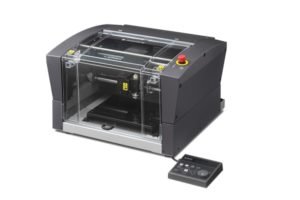 Roland DGA introduces new DGSHAPE DE-3 rotary engraver