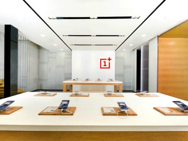 You are currently viewing OnePlus to unveil 100 Experience Stores in India