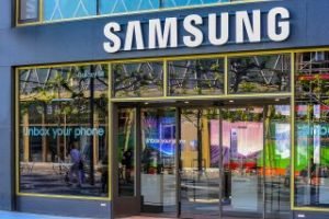 Samsung plan for unveiling larger format mobile experience centres