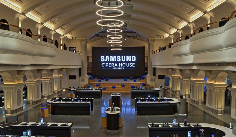 You are currently viewing SAMSUNG plans for larger format experience centers in four metros