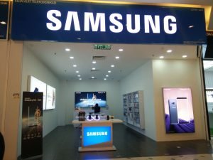 You are currently viewing Samsung to unveil larger format mobile experience centers