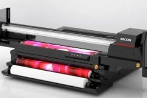 RICOH Pro TF6251 flexibly handles both roll-fed and rigid materials