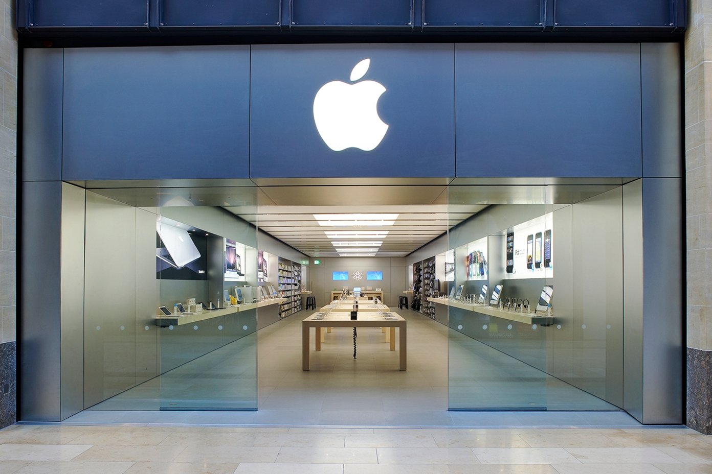 You are currently viewing Apple chalks out plan to open retail stores in India