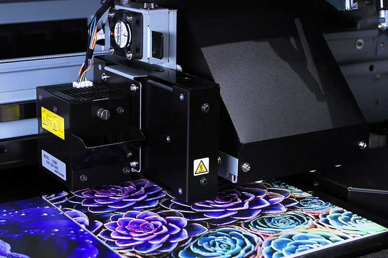 Read more about the article Roland DG reveals benefits of UV printing