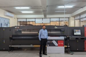 Arrow Digital installs first EFI VUTEk GS3250LX Pro in India at Wonder Images in Kolkata