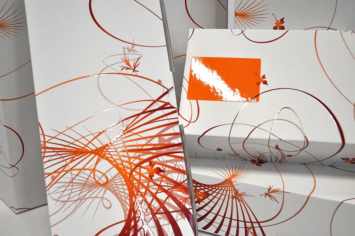 Read more about the article Agfa Jeti Tauro H3300 HS option for adding layer of high-gloss or satin varnish