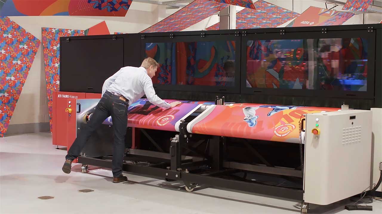 Read more about the article Agfa Jeti Tauro UHS redefines embellish with clear varnish option