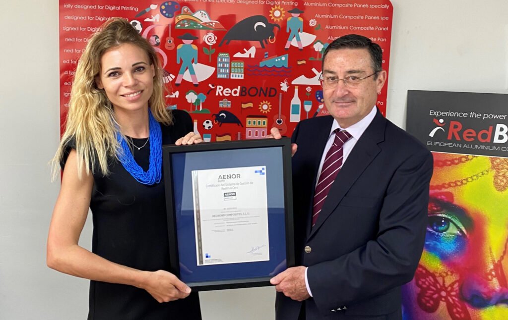 Maria Gonzalez Armero Redbond y Salvador Ibanez Moscardo AENOR scaled 1