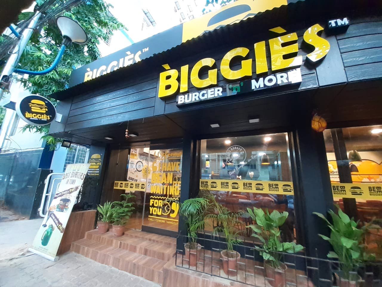You are currently viewing Biggies Burger targets 350 stores in tier-II & III cities by 2024