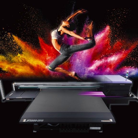 Read more about the article Mimaki JFX600-2513 flatbed UV-LED printer receives Color-Logic certification