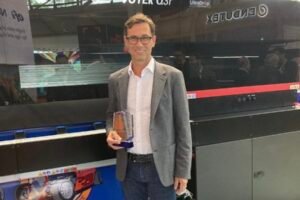 Swiss signage company Richnerstutz AG installs 100th EFI VUTEk Q5r super-wide printer