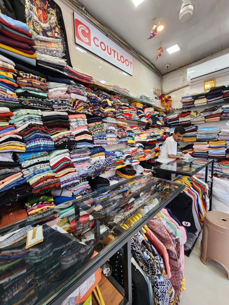 You are currently viewing CoutLoot launches first physical store in Mumbai