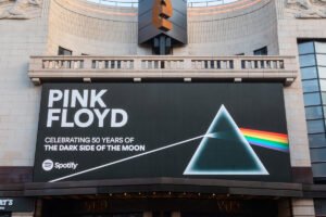 Pink Floyd digital billboard celebrates 50th Anniversary of ‘The Dark Side of The Moon’