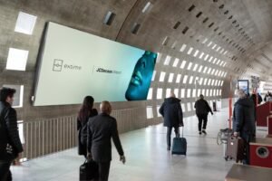 JCDecaux in collaboration with SENFA to launch Pearlflex PVC-free canvas