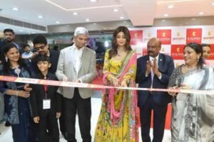 Kalyan Jewellers unveils new showroom in Patna