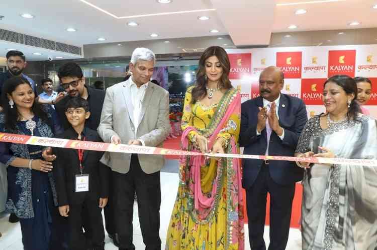 You are currently viewing Kalyan Jewellers unveils new showroom in Patna