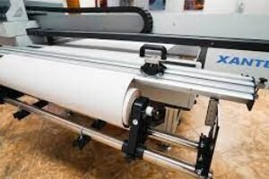 Xanté introduces roll-fed attachment & cutter for UV flatbeds