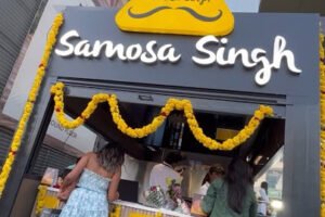 Samosa Singh opens first flagship QSR in Mumbai