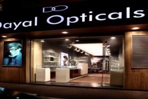 Dayal Opticals opens first physical store in Chandigarh