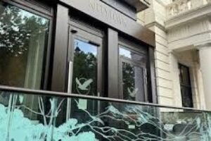 Metamark material gives Bristol bar & restaurant a landmark look