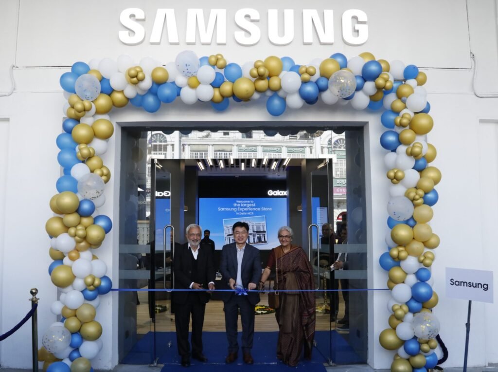 Samsungs largest experience store in North India at the iconic Connaught Place in Delhi e1674904255529