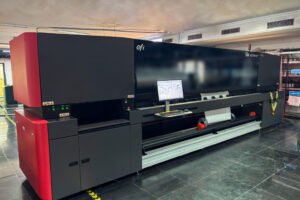Macromedia strengthens printing prowess with new EFI VUTEk 3r+ from Arrow Digital