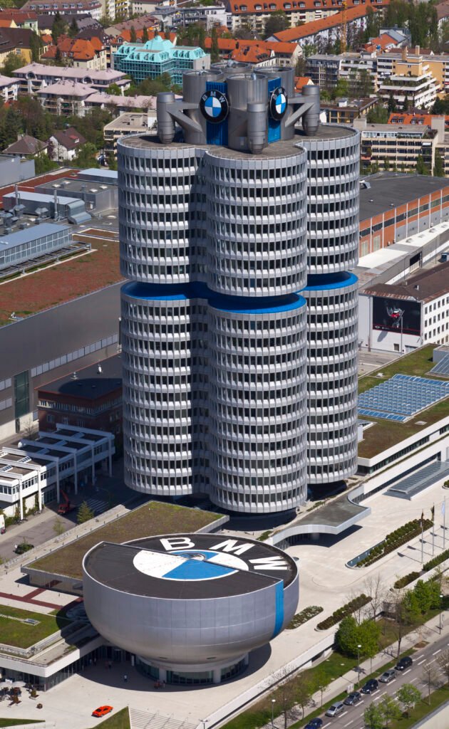 4 cilindros y museo BMW Munich Alemania 2012 04 28 DD 02