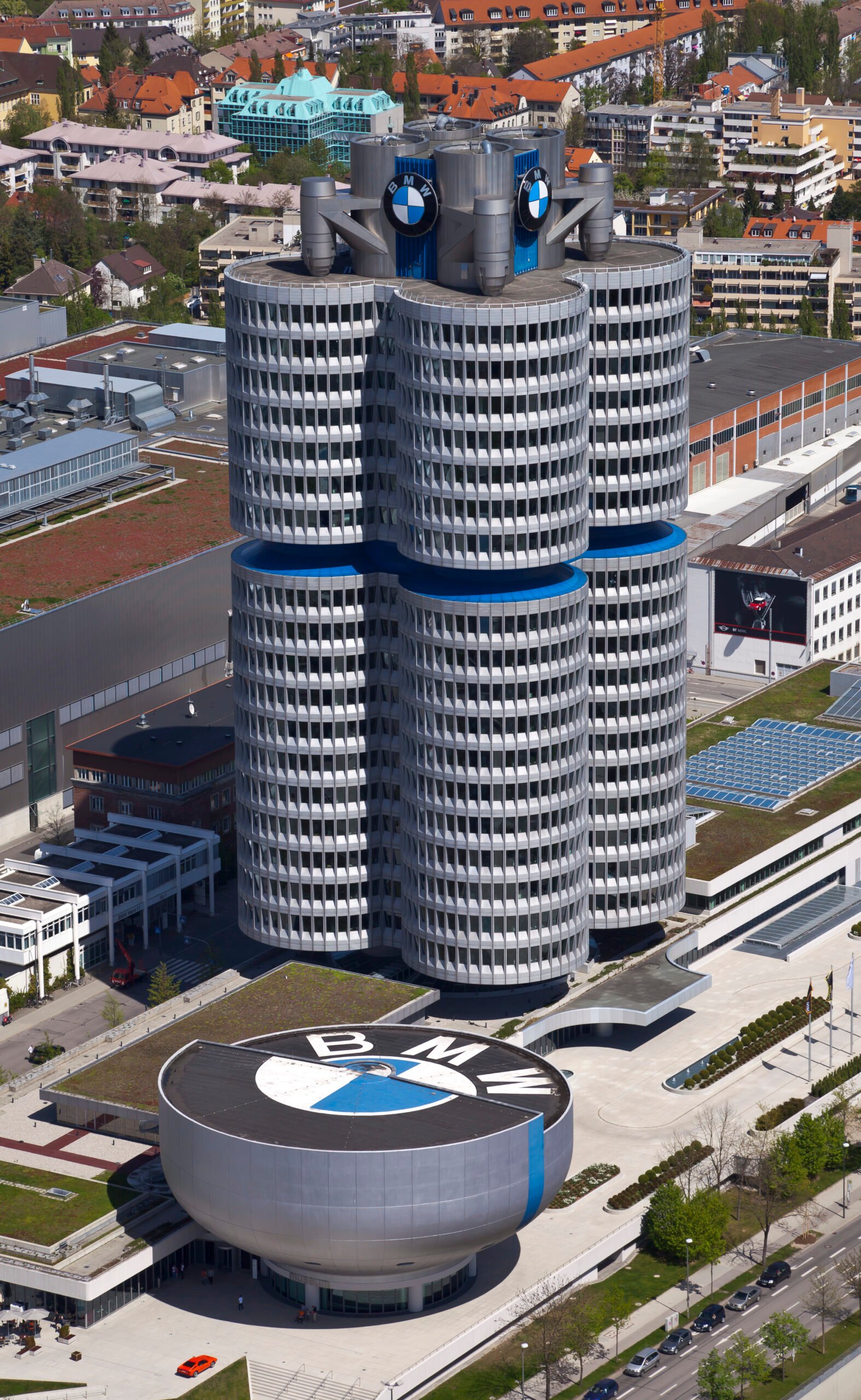 Read more about the article BMW HQ in New Jersey HQ gets new identity with high-impact wall murals