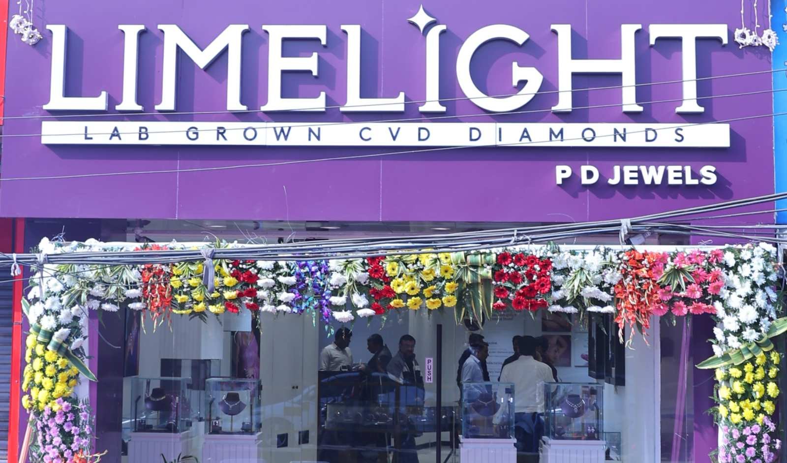 Read more about the article Diamond brand Limelight opens new Meerut store