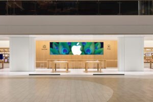 Apple opens second store in Mumbai         