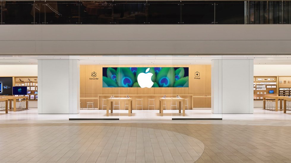 Read more about the article Apple opens second store in Mumbai         